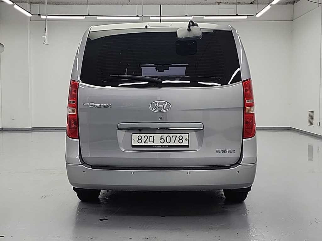 HYUNDAI Starex - Vista 3