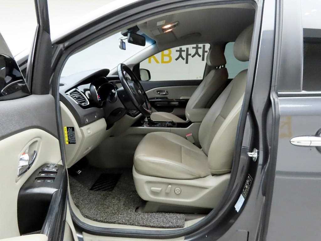 KIA Carnival 2016 Gris - Importación desde Corea - HF Imports Iquique - Foto 13