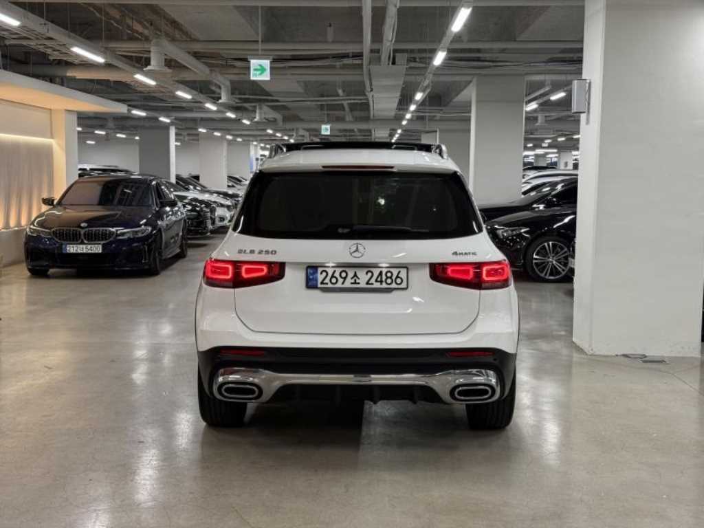 Mercedes Benz GLB Class - Vista 4