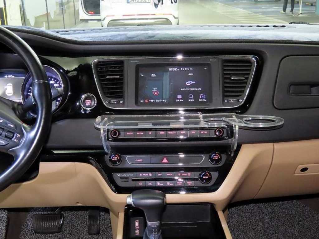KIA Carnival - Vista 11