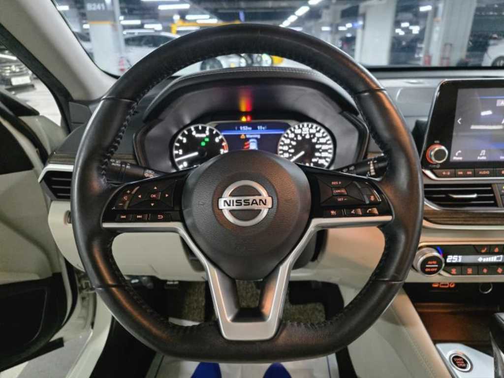 Nissan Altima - Vista 7