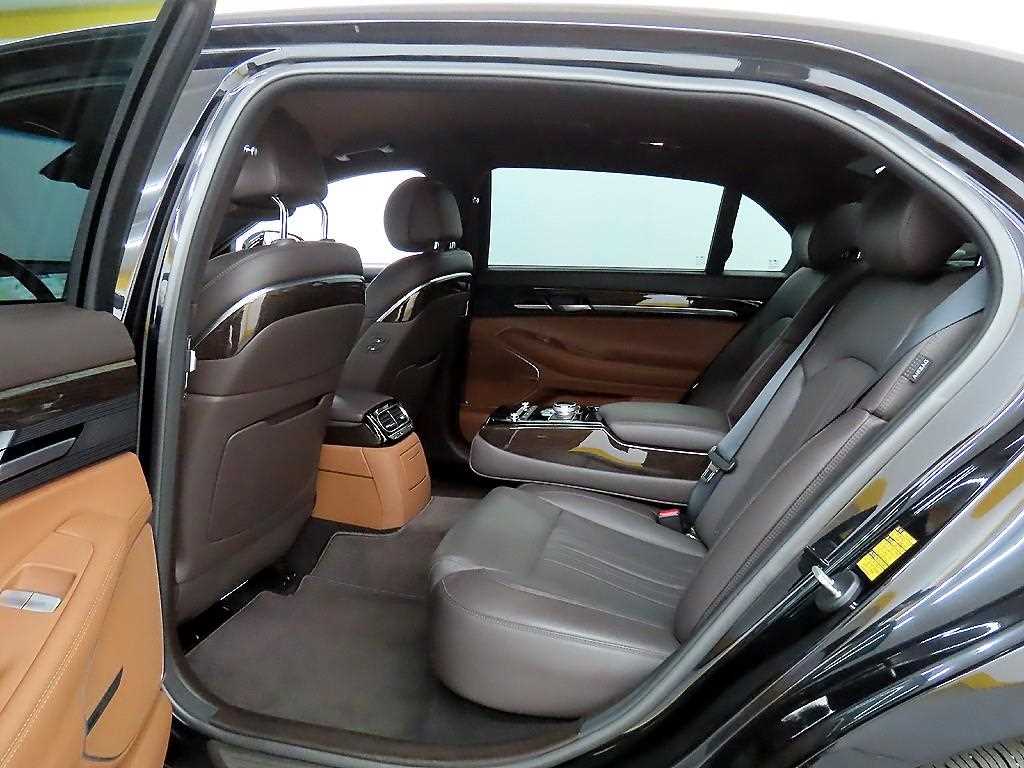 Genesis G90 - Vista 6