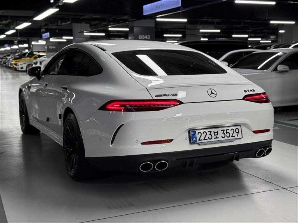 Mercedes Benz AMG GT - Vista 5