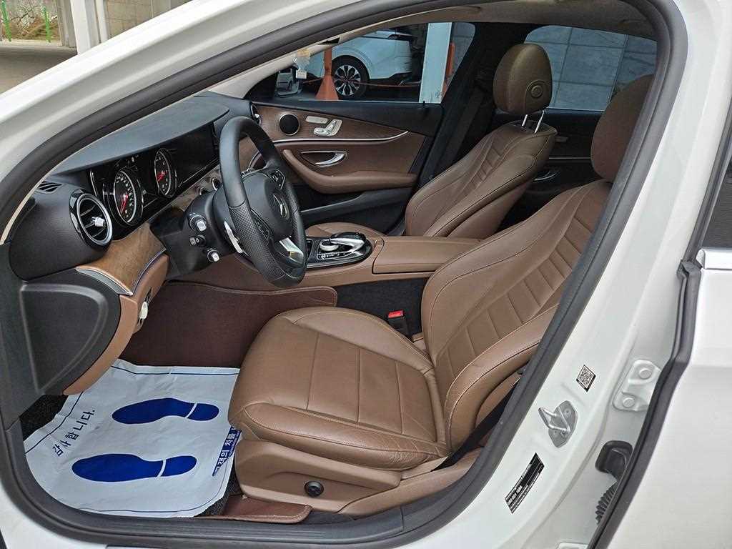 Mercedes Benz E class - Vista 5