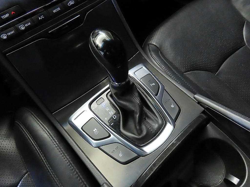 HYUNDAI Grandeur - Vista 12