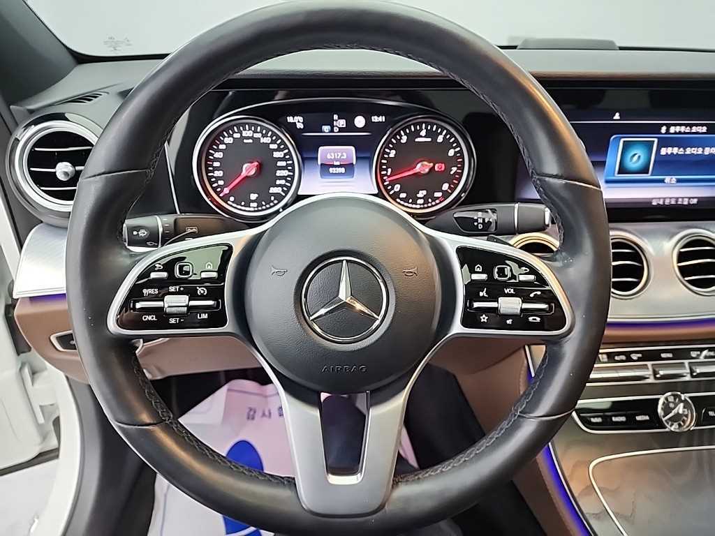 Mercedes Benz E class - Vista 9