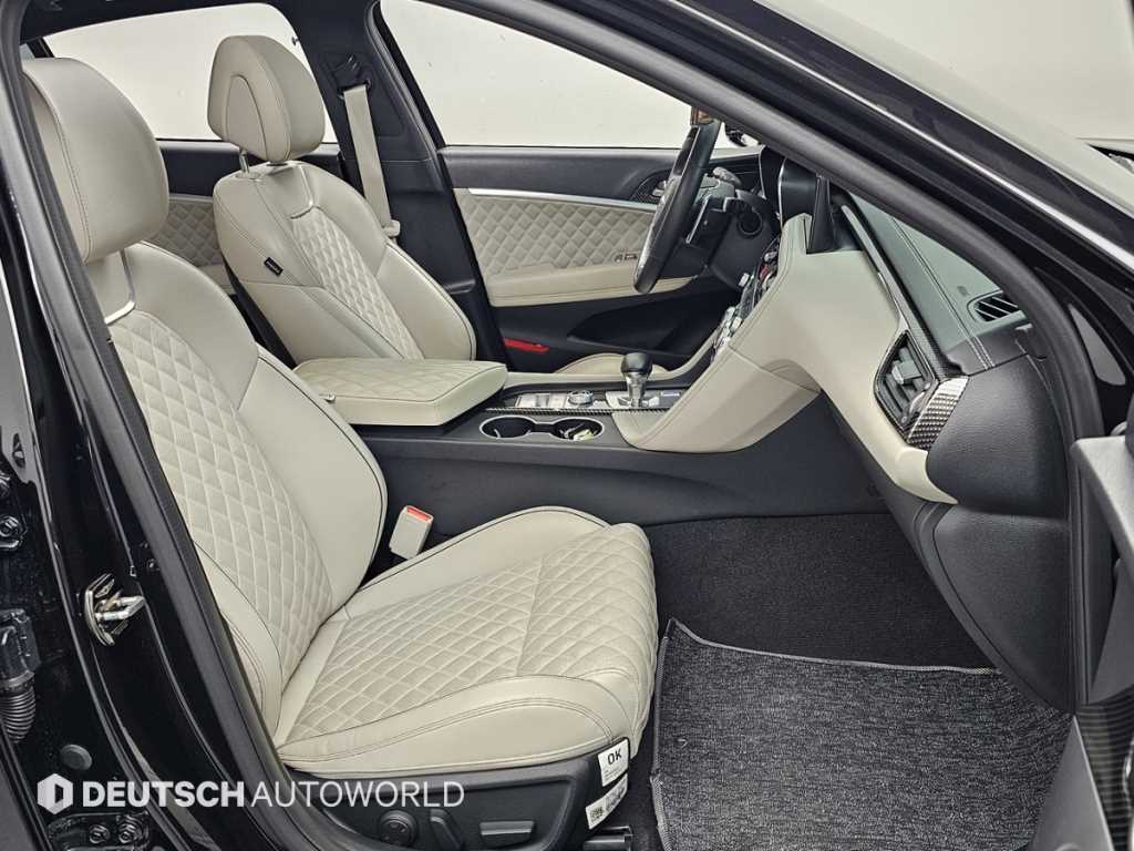 Genesis G70 - Vista 10