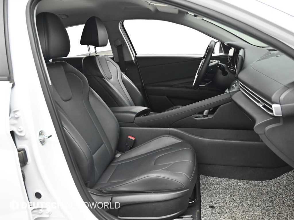 HYUNDAI Avante - Vista 10