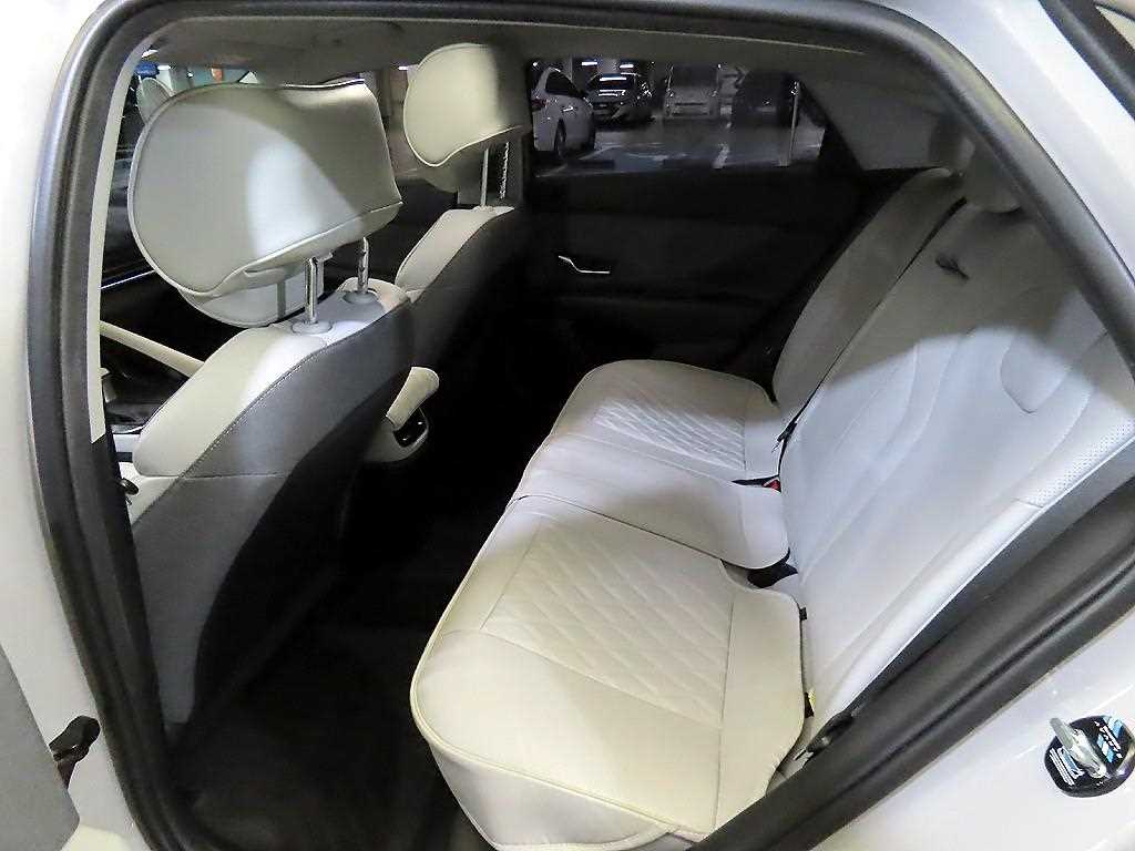 HYUNDAI Avante - Vista 7