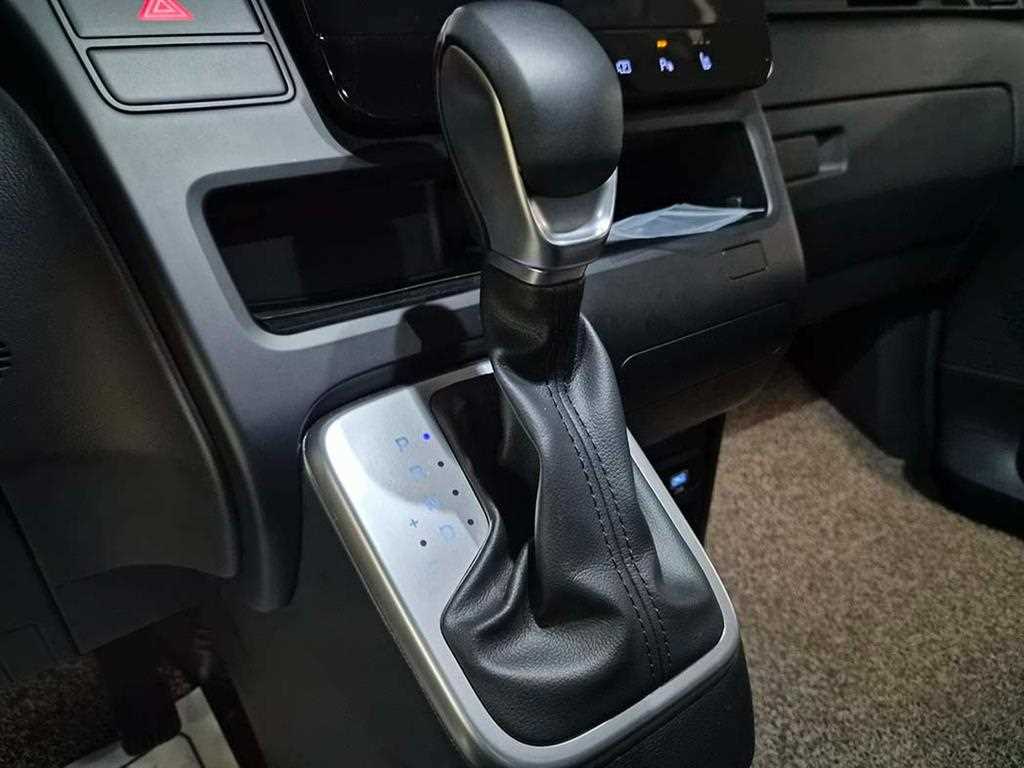 HYUNDAI Staria - Vista 11