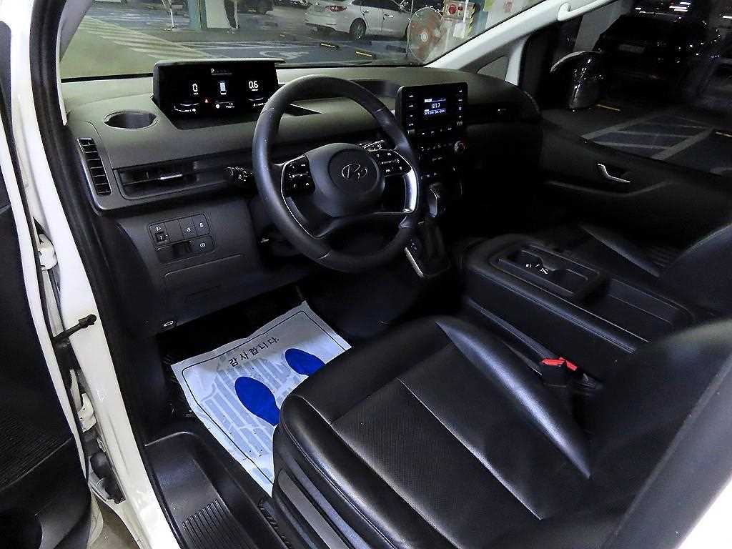 HYUNDAI Staria - Vista 10