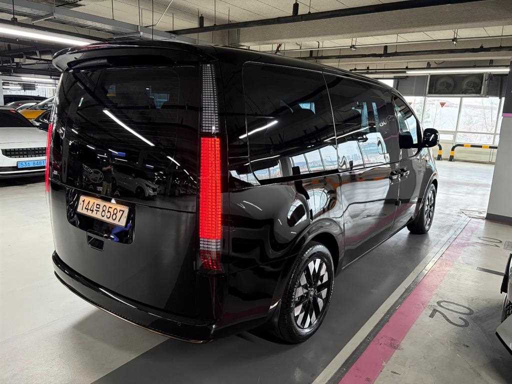 HYUNDAI Staria - Vista 4