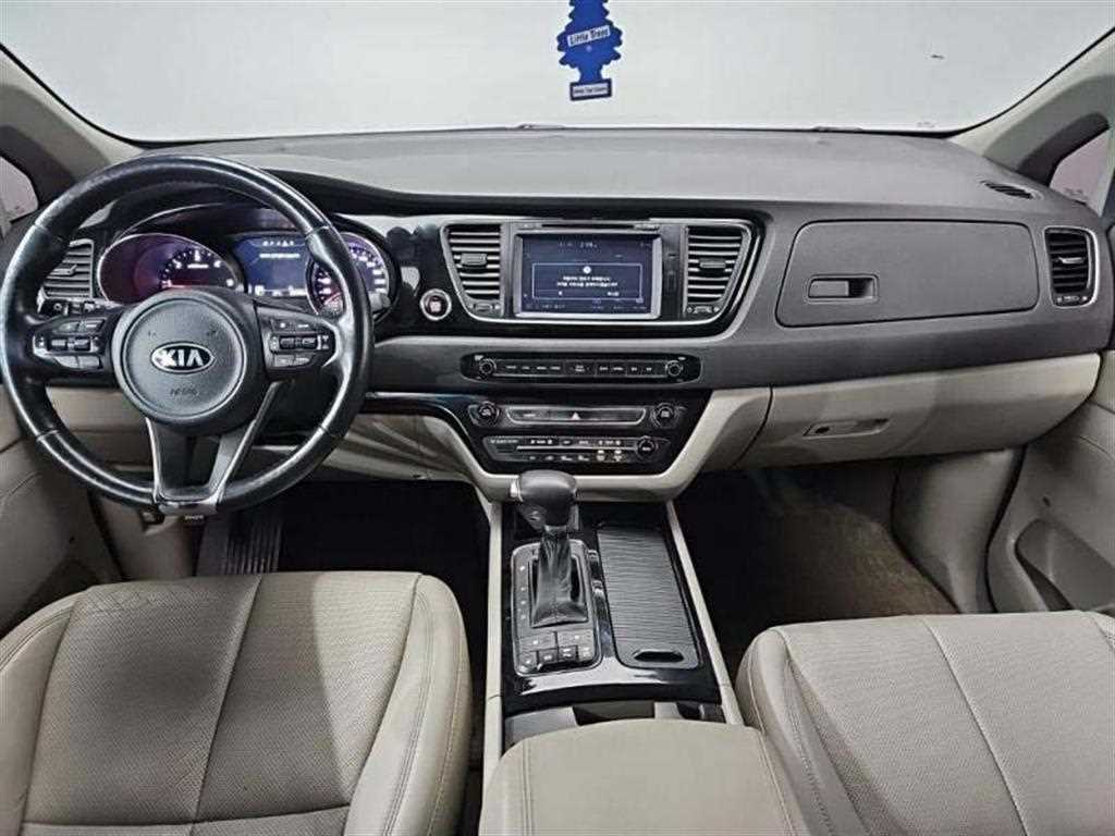KIA Carnival - Vista 5
