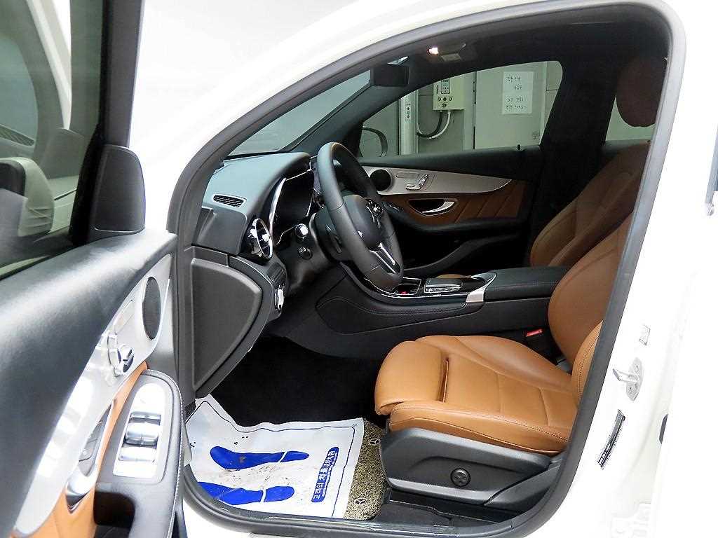 Mercedes Benz GLC Class - Vista 5