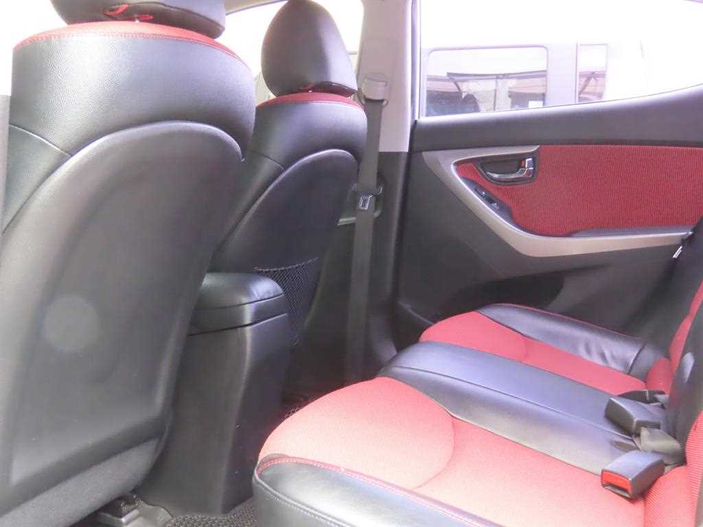 HYUNDAI Avante - Vista 7