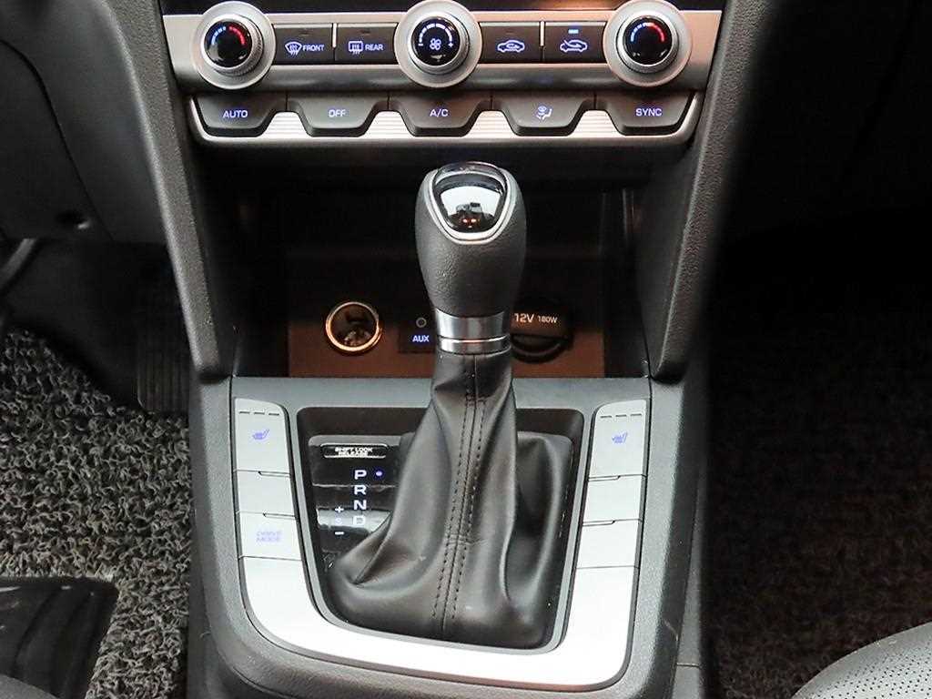 HYUNDAI Avante - Vista 10