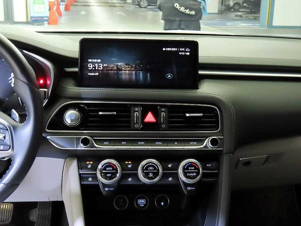 Genesis G70 - Vista 11