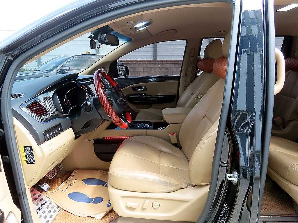 KIA Carnival - Vista 5