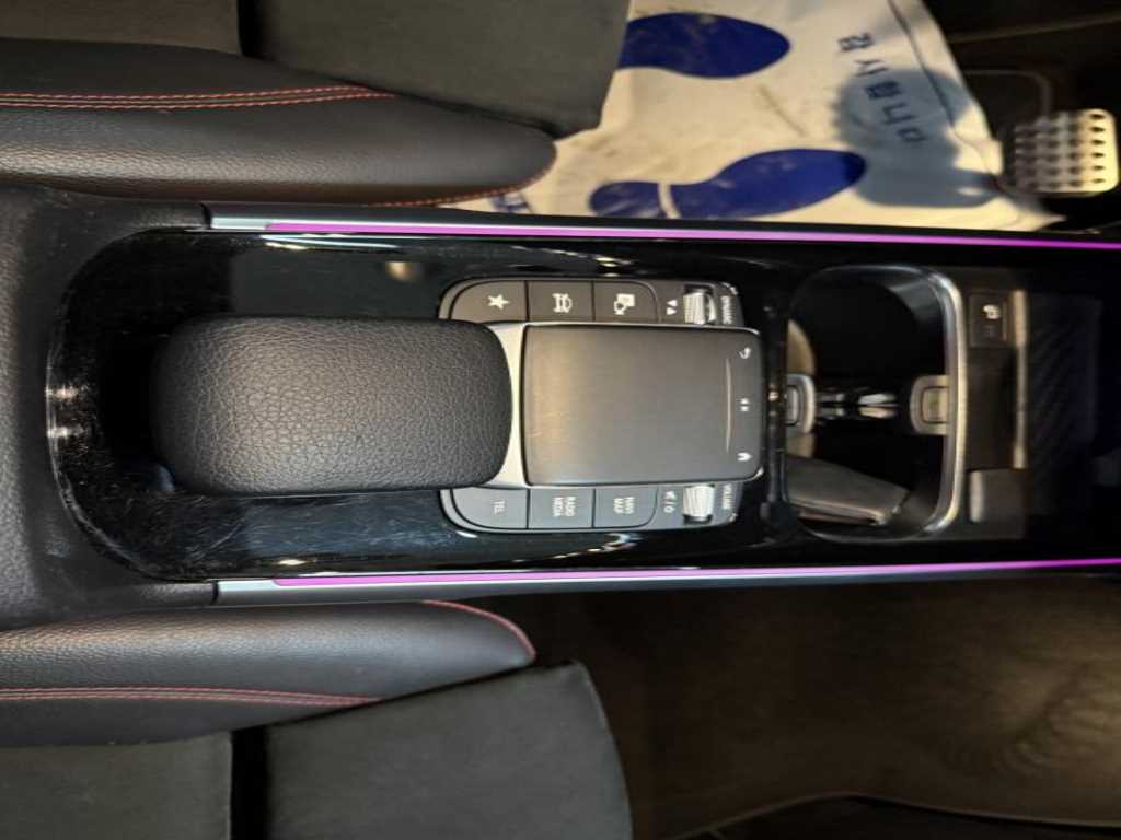 Mercedes Benz GLB Class - Vista 12