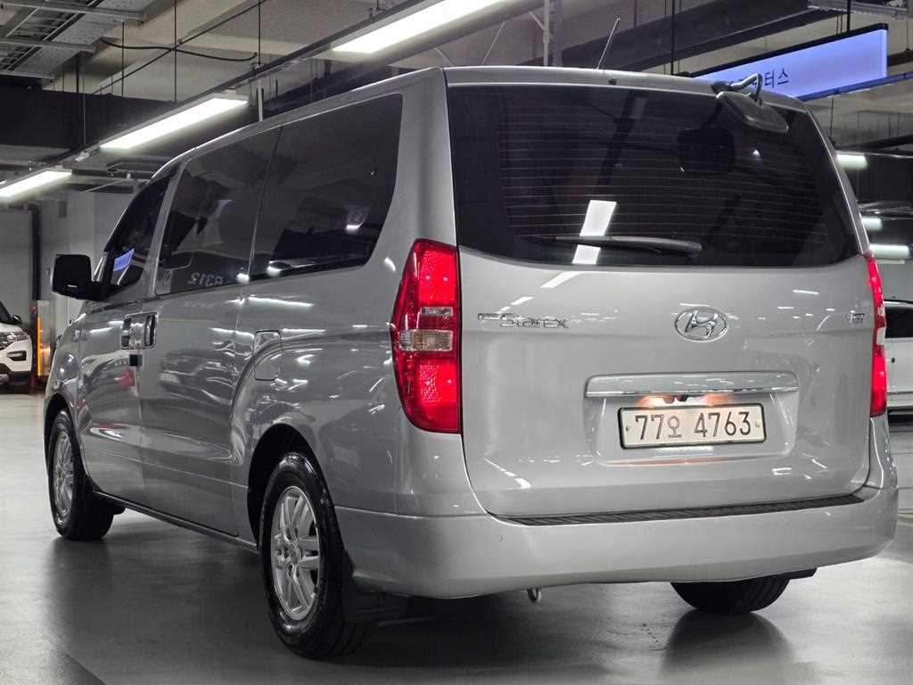 HYUNDAI Starex - Vista 4