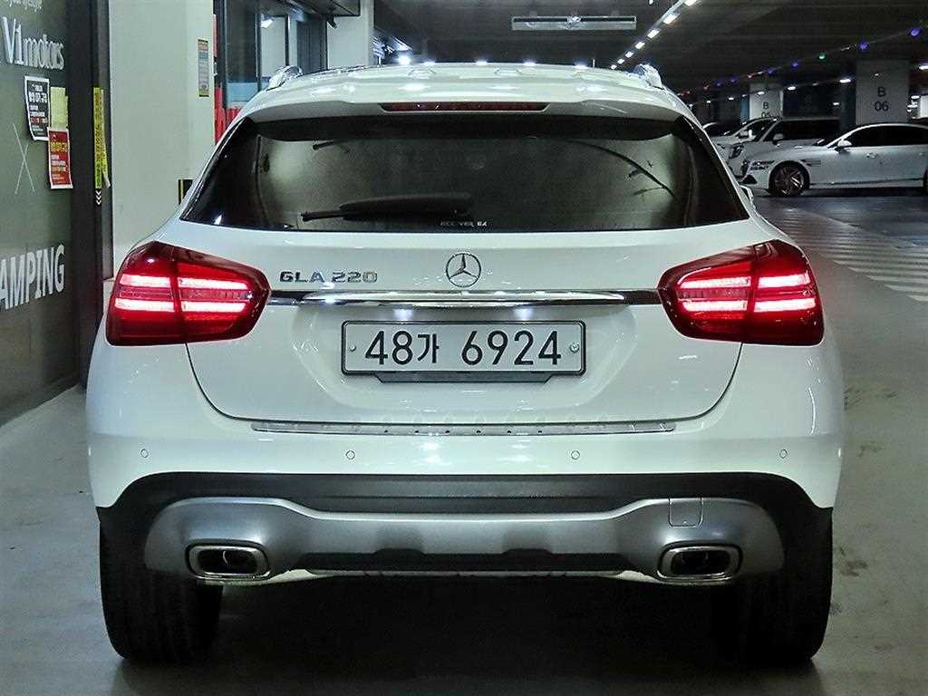 Mercedes Benz GLA Class - Vista 5