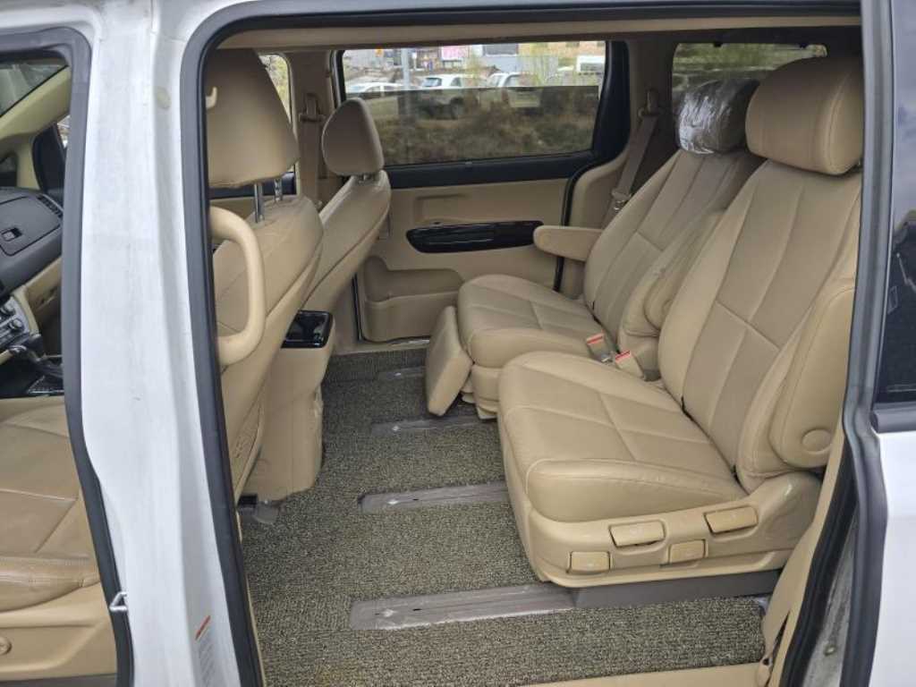 KIA Carnival - Vista 7