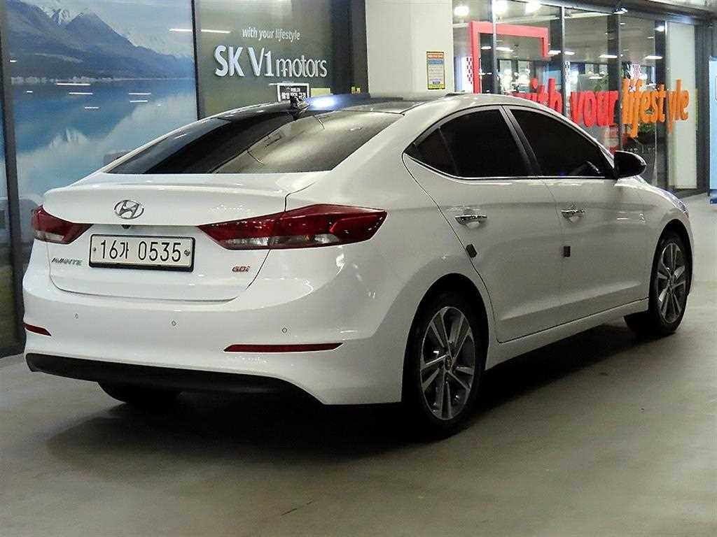 HYUNDAI Avante - Vista 4