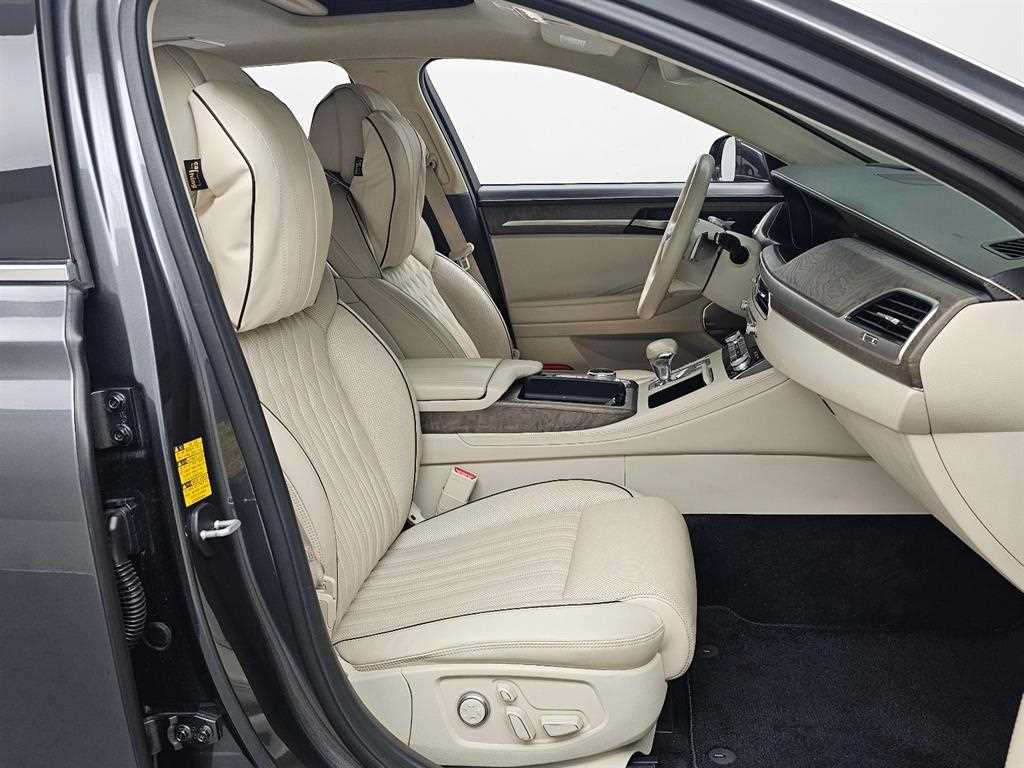 Genesis G90 - Vista 10