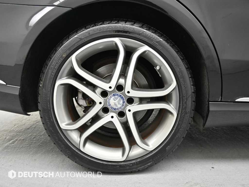 Mercedes Benz E class - Vista 5