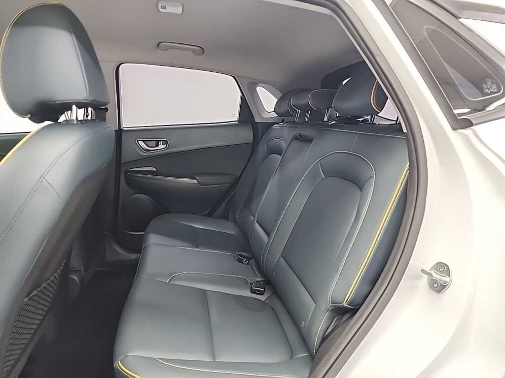 HYUNDAI Kona - Vista 12