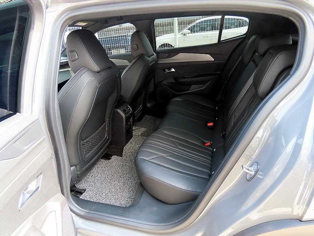 Peugeot 408 - Vista 6