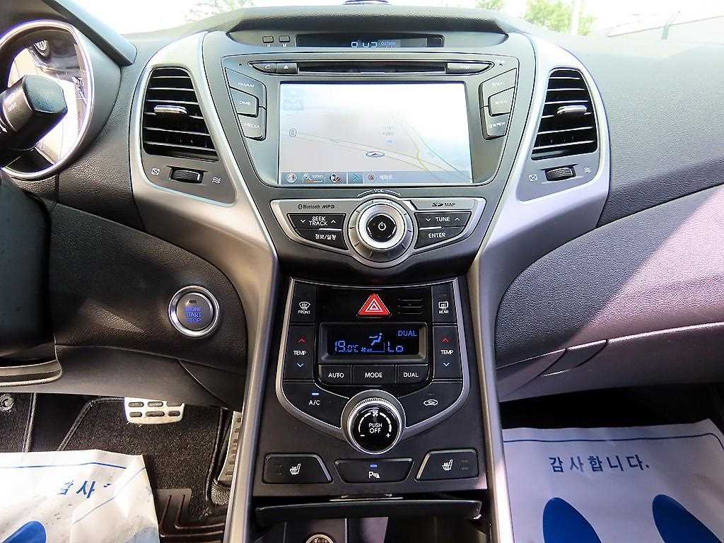 HYUNDAI Avante 2015 Blanco - Importación desde Corea - HF Imports Iquique - Foto 13