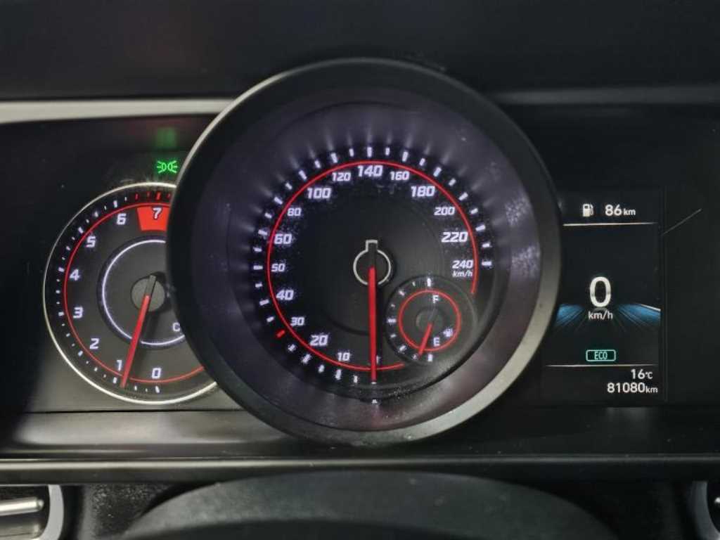 HYUNDAI Avante - Vista 10