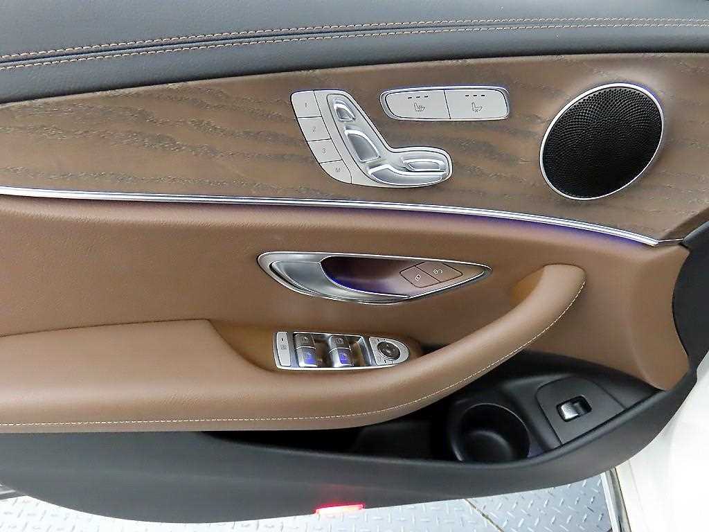 Mercedes Benz E class - Vista 11