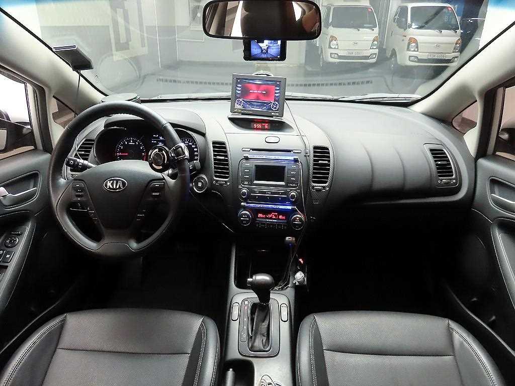 KIA K3 - Vista 8