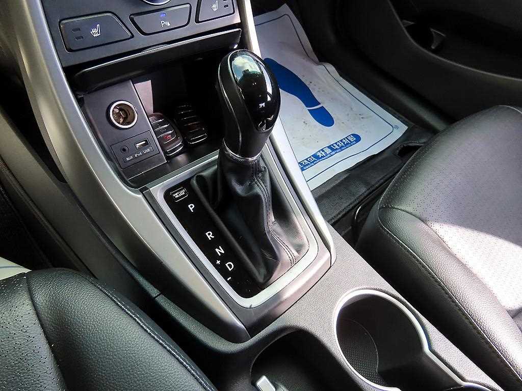 HYUNDAI Avante - Vista 10