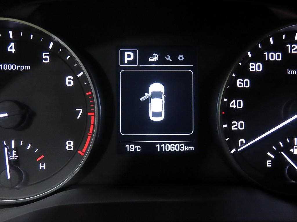 HYUNDAI Avante - Vista 9