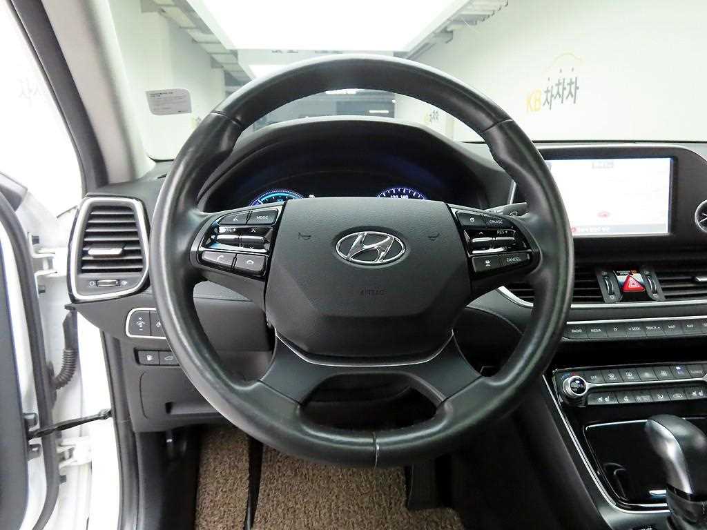HYUNDAI Grandeur - Vista 7