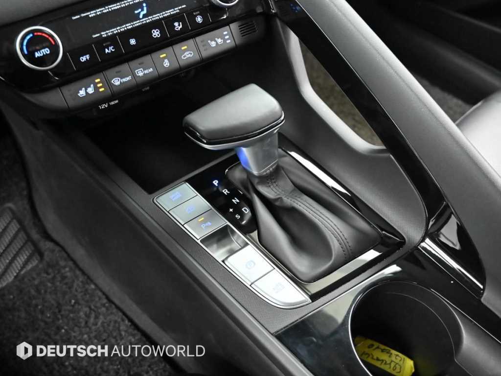 HYUNDAI Avante - Vista 9