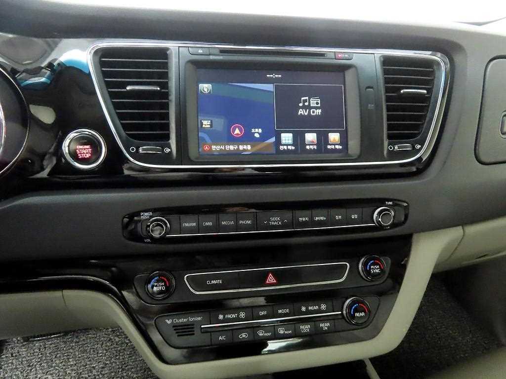 KIA Carnival - Vista 9