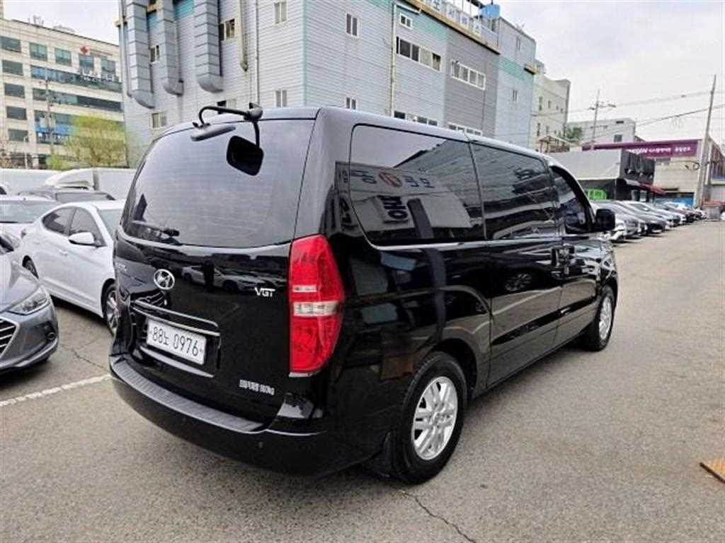 HYUNDAI Starex - Vista 4