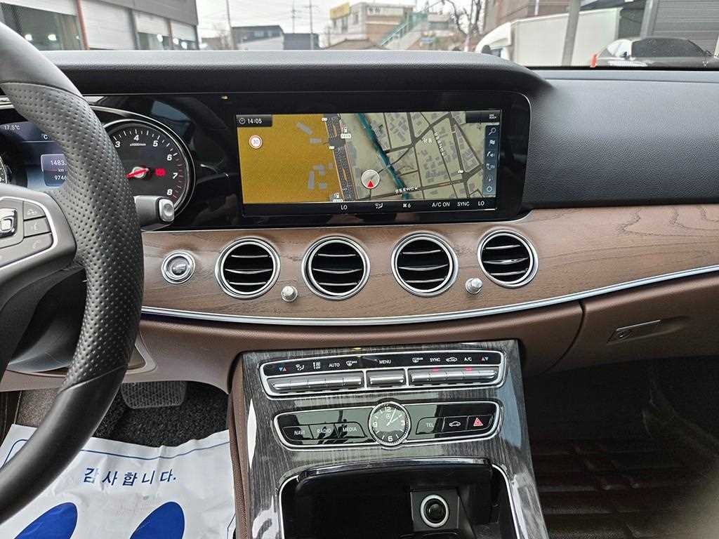 Mercedes Benz E class - Vista 10