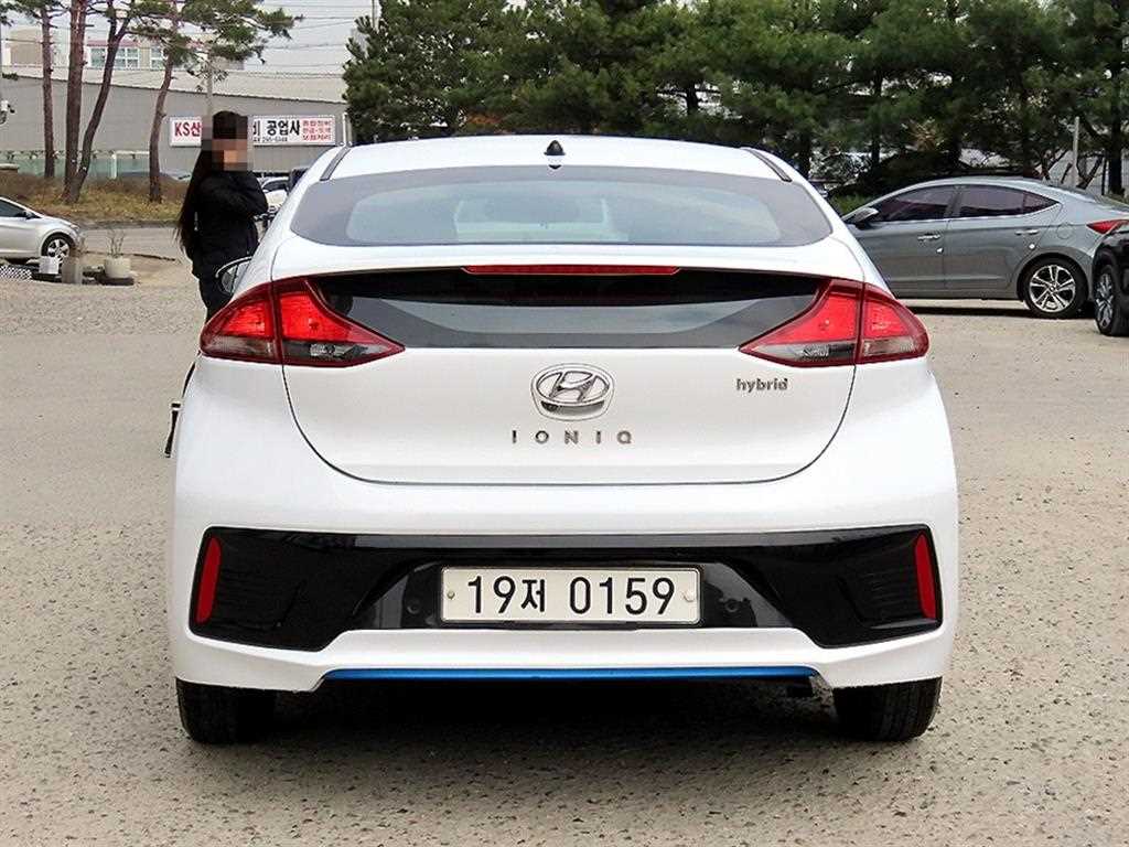 HYUNDAI Ioniq - Vista 4