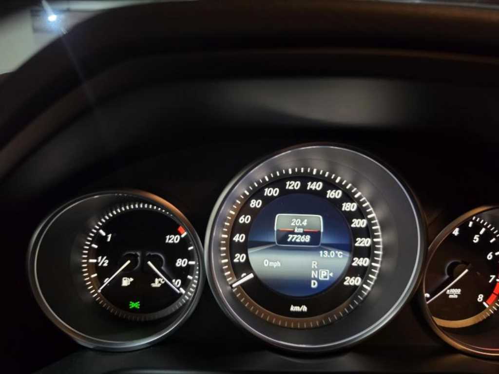 Mercedes Benz E class - Vista 5