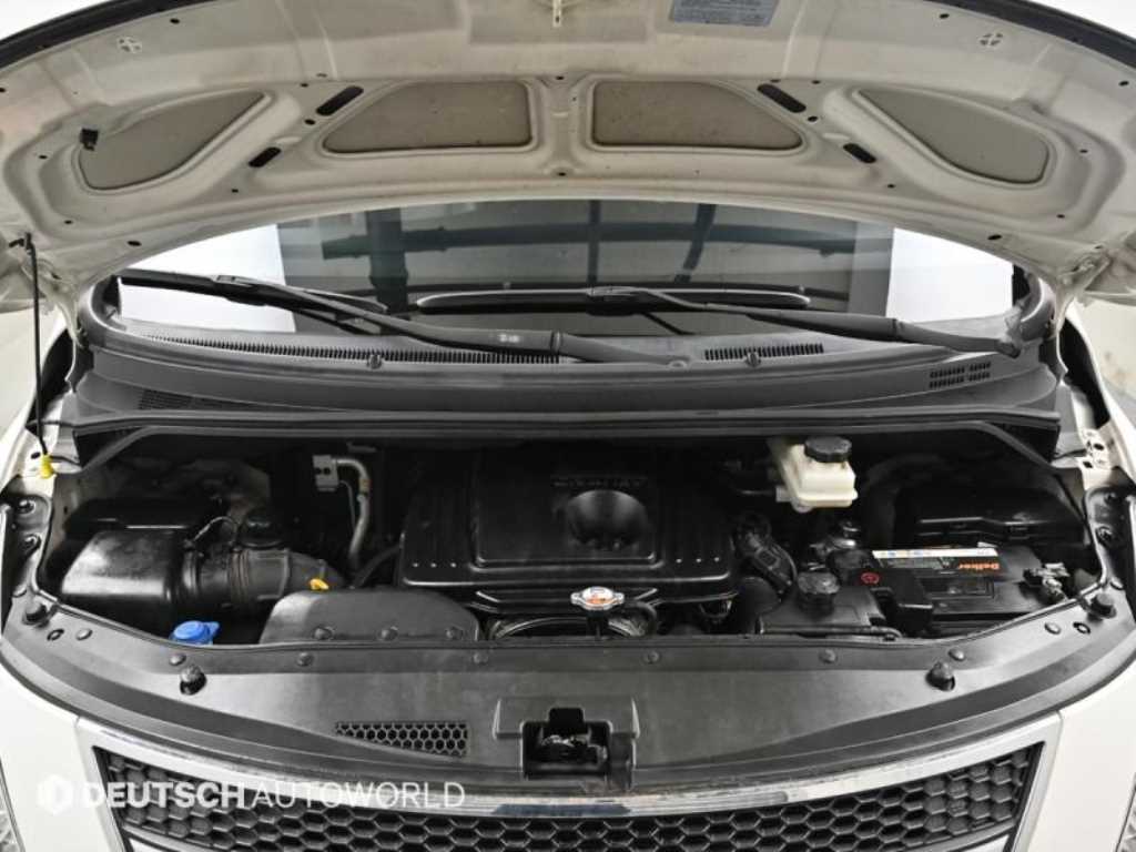 HYUNDAI Starex - Vista 6