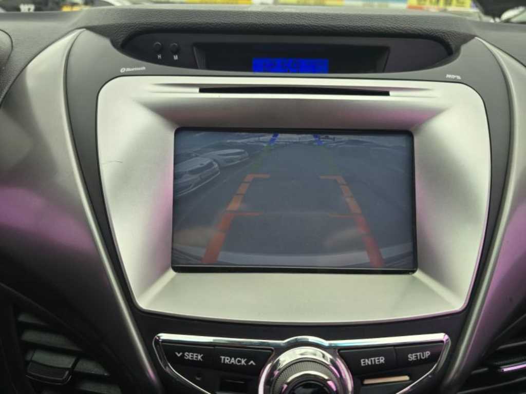 HYUNDAI Avante - Vista 11