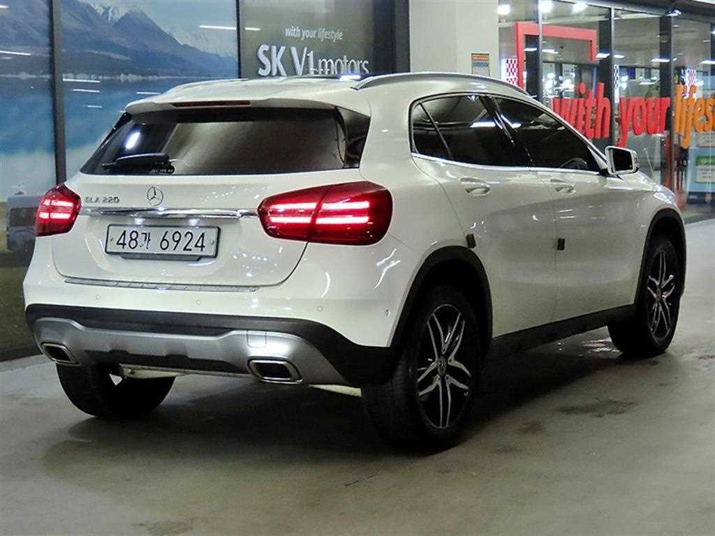 Mercedes Benz GLA Class - Vista 4