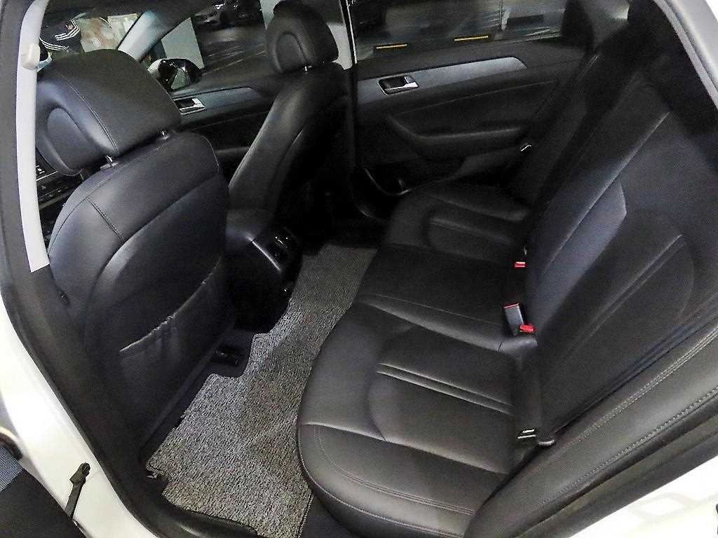 HYUNDAI Sonata - Vista 7