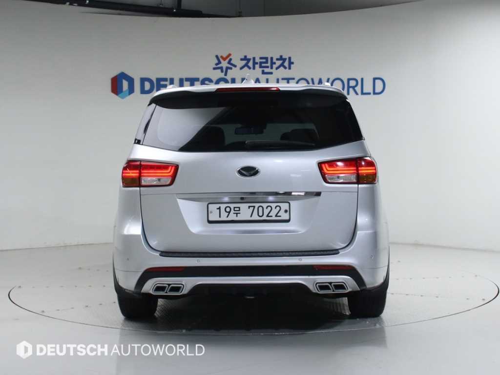 KIA Carnival - Vista 4