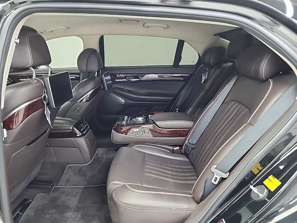 Genesis EQ900 - Vista 12